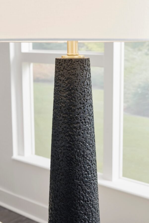 L235761-DETAIL.jpg ASL235761 Hallburg