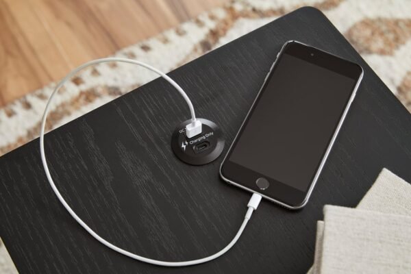 t208-117-usb-detail_orig.jpg T208-117 - End Table (USB-A / USB-C Ports)