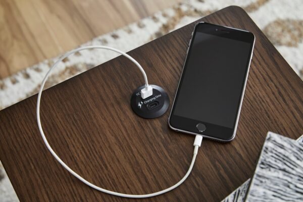 t208-217-usb-detail_orig.jpg T208-217 - End Table (USB-A / USB-C Ports)