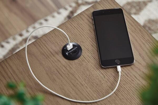 t208-317-usb-detail_orig.jpg T208-317 - End Table (USB-A / USB-C Ports)